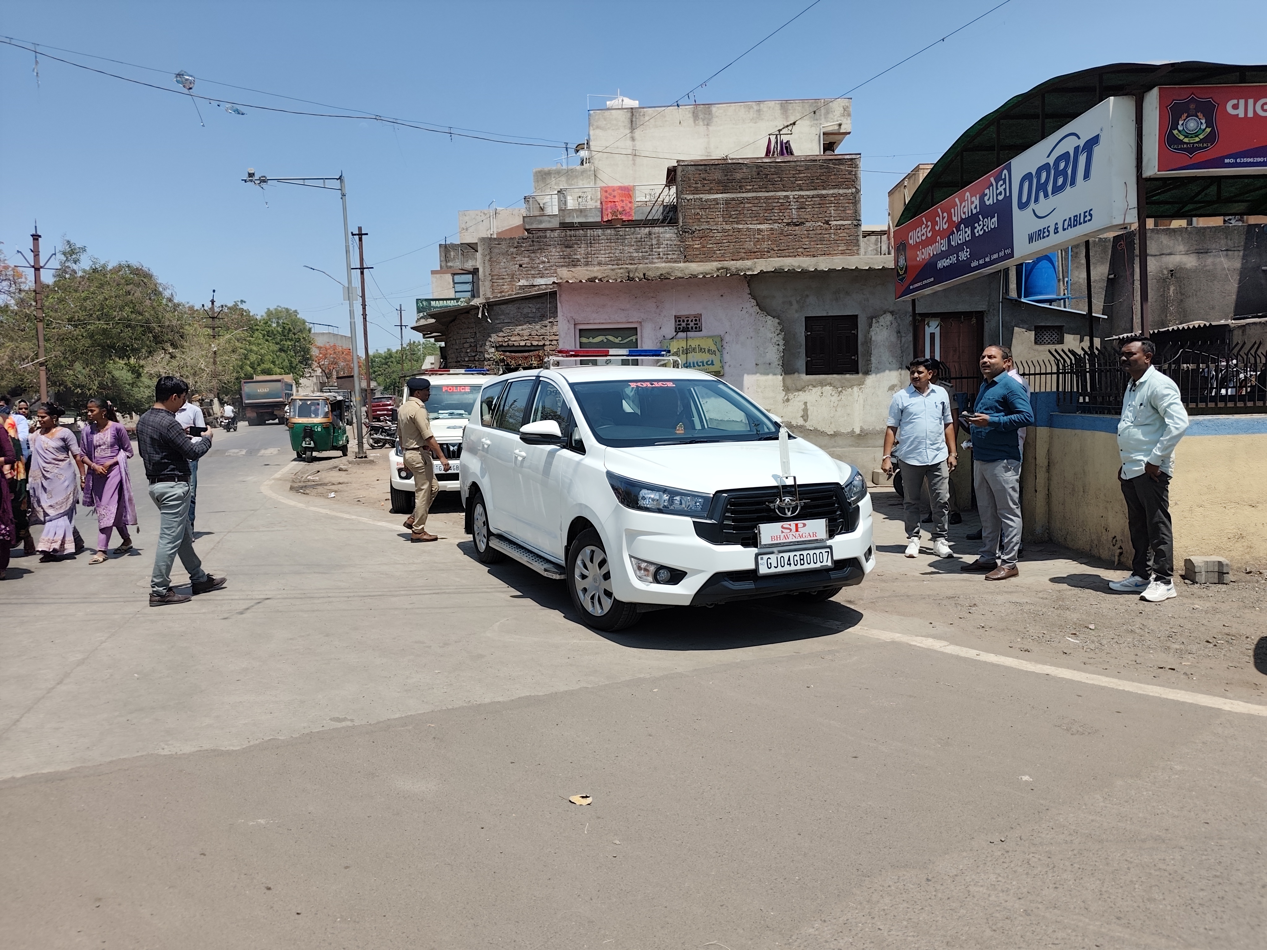 SP Nitish Pandey Inspects Sensitive Polling Stations | Ahmedabad-Botad ...