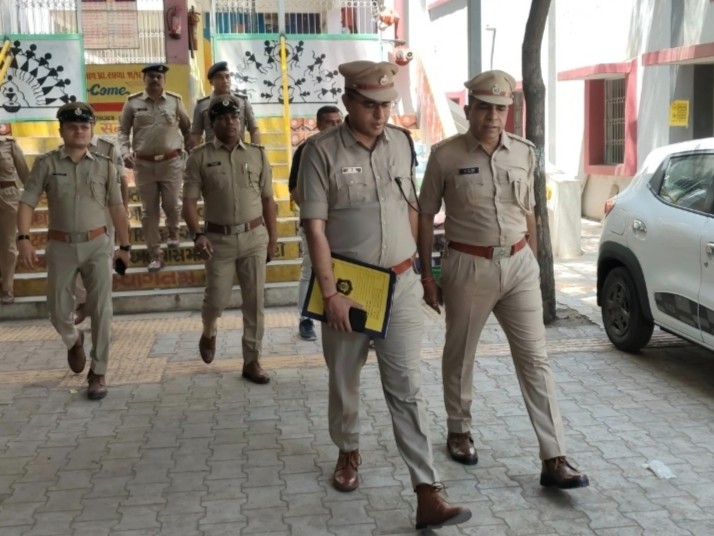 SP Nitish Pandey Inspects Sensitive Polling Stations | Ahmedabad-Botad ...