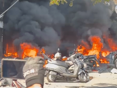 Ahmedabad Shyamal Char Rasta Fire; Vehicles Caught in Blaze | Fire Brigade  On Scene