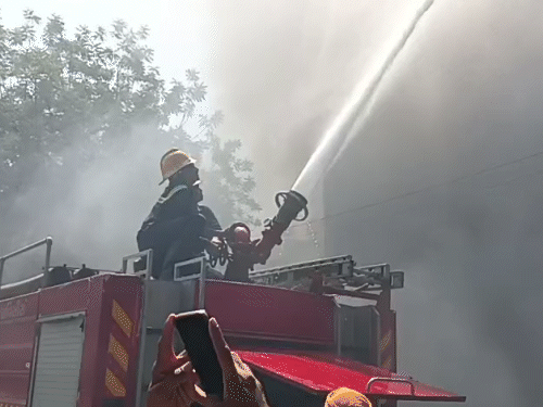 Ahmedabad Shyamal Char Rasta Fire; Vehicles Caught in Blaze | Fire Brigade  On Scene
