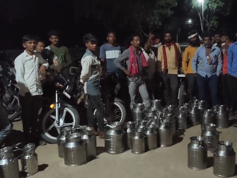 Banaskantha Milk Cooperative Election Revenge; Farmers Protest Police  Station