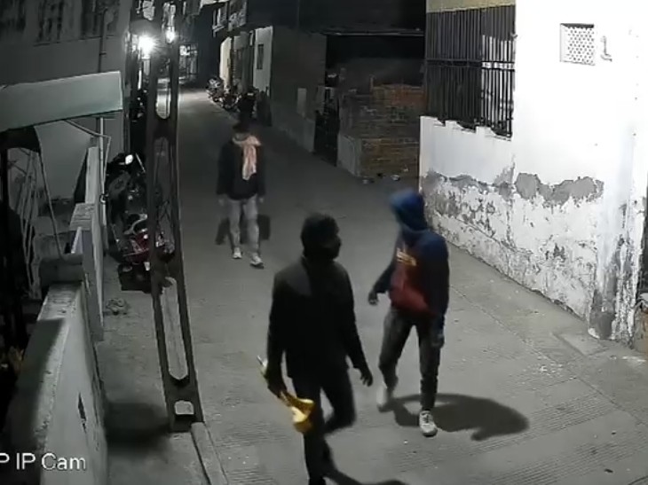 Kadi Theft: Family Rajasthan Visit; Cash Stolen From Home | CCTV Footage