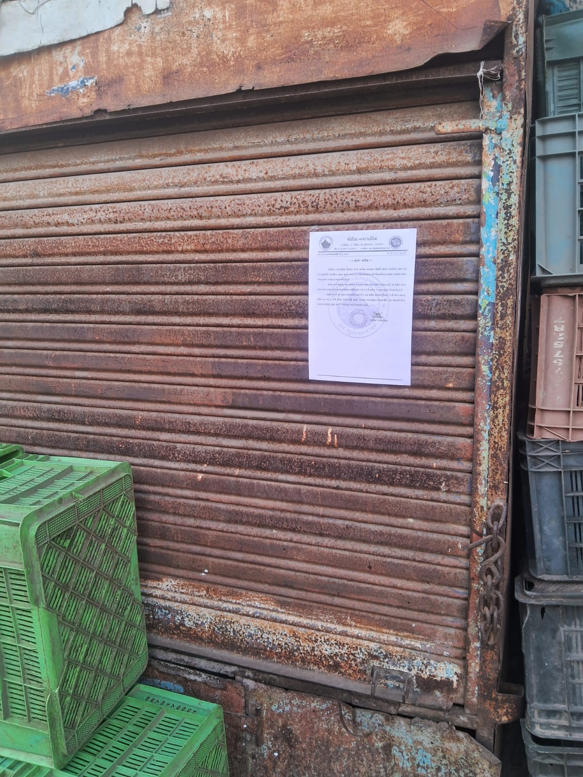 Notice given to 11 pressurers to remove pressure within 3 days