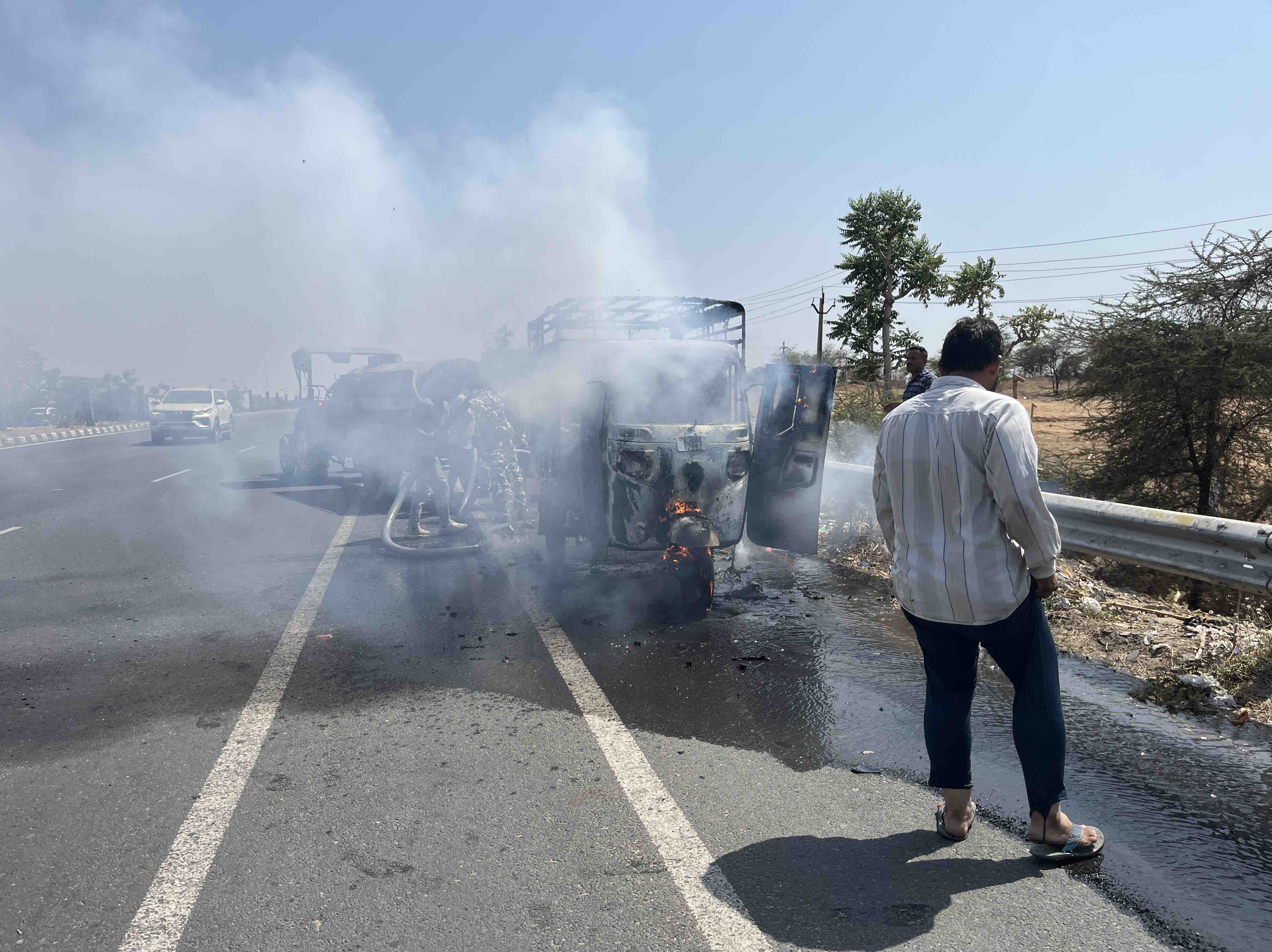 Fire Rickshaw Kanodar Highway Rickshaw Fire; Driver Escapes Unharmed