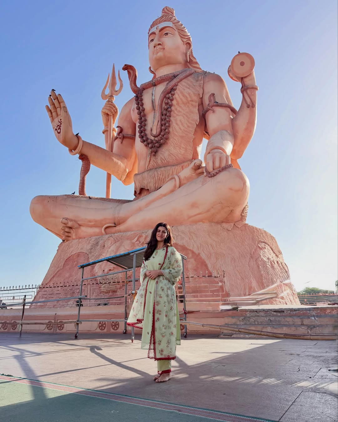 નાગેશ્વર જ્યોતિર્લિંગમાં માથું નમાવ્યું.