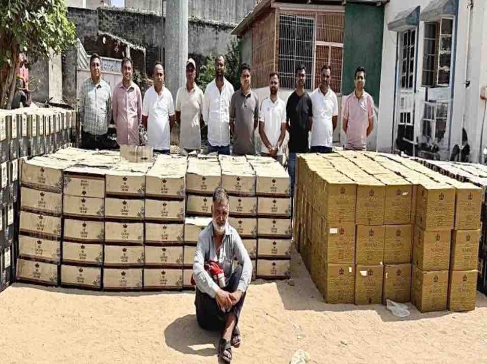 Palanpur LCB Seizes 16092 Liquor Bottles; 1 Bootlegger Held