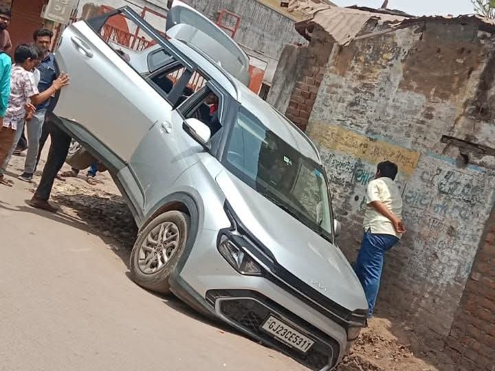 Dakota Ganeshh Cinema Road Open Gutter Accident | Tantra Ki Bepardari