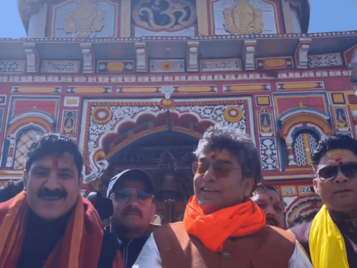આશુતોષ રાણાએ બદ્રી વિશાલના દર્શન કર્યા.