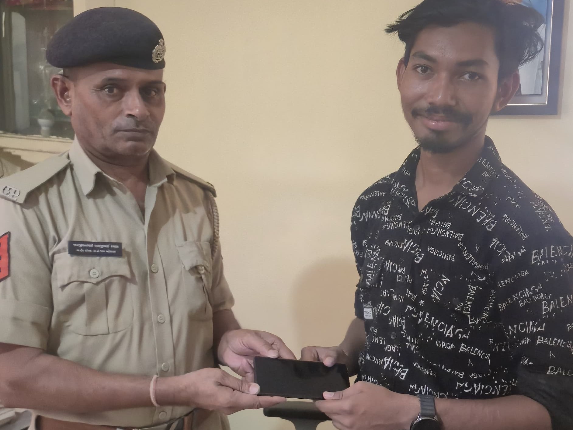 Bawla Police Recover 3 Lost Mobiles Under Tera Tujko Arpan