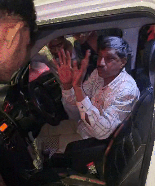 Drunk Surat ASI Hits BRTS Bus