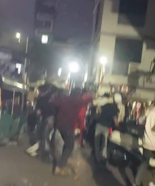 બે જૂથ વચ્ચે મારામારી થઈ હતી.