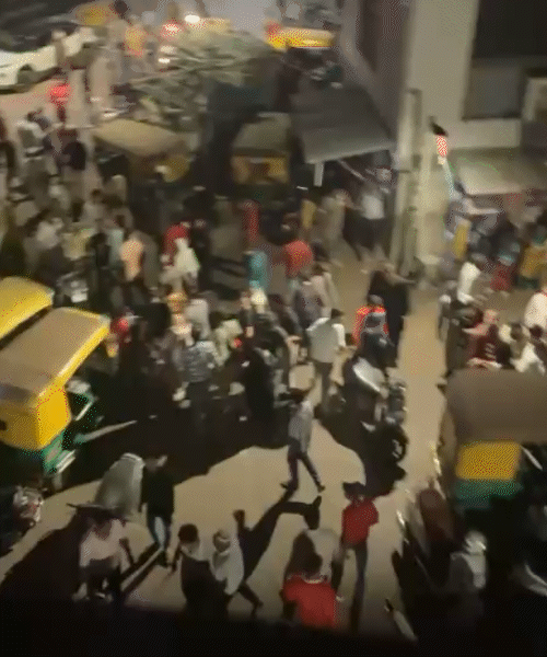 રથયાત્રાના રૂટ પર ઝઘડો થતાં પોલીસ પેટ્રોલિંગ પર સ્થાનિકોએ સવાલ ઉઠાવ્યા.