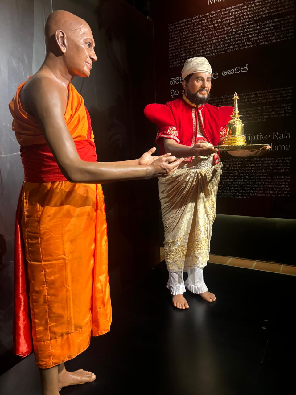 વેક્સ મ્યુઝિયમમાંની મીણ પ્રતિમાઓ