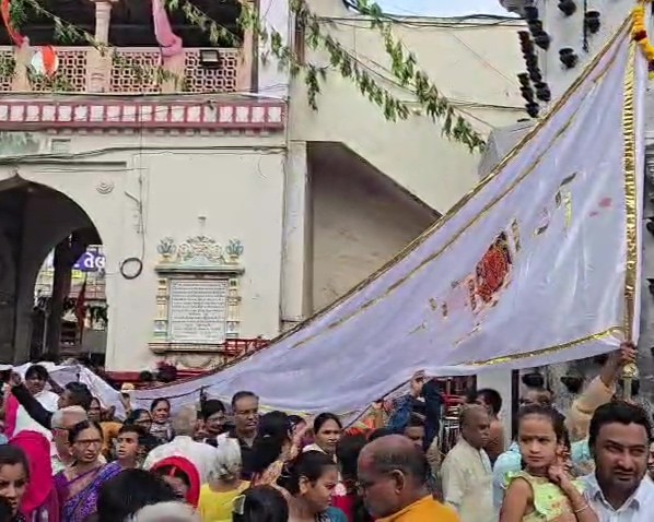 Dakor Rath Yatra: Lord Ranchhodraiji Procession in Silver Chariot | Darshan