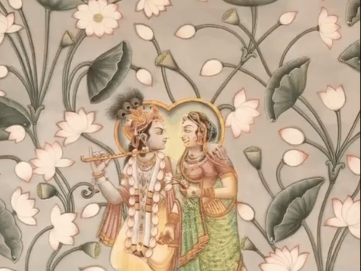 एंटीलिया के अंदर पिछवाई कलाकृति के साथ राधा कृष्ण की पेंटिंग लगाई गई है।