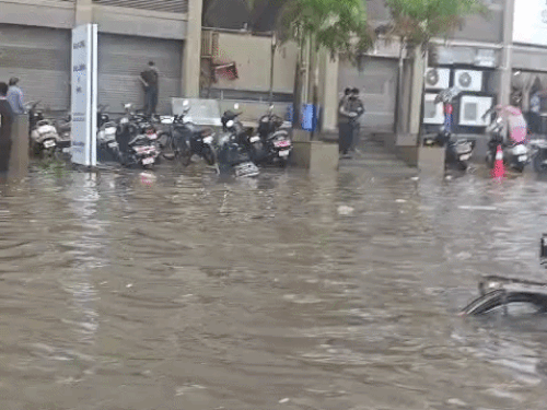The water level had risen so much that driving vehicles was an extremely difficult situation.