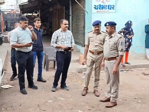 Anand Fruit Market Murder; Laborer Killed Over Wage Dispute | CCTV Footage