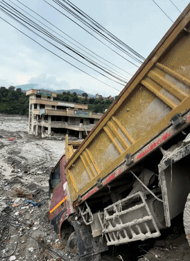 Cars, hotels, and bridges in Betravati were buried under debris.