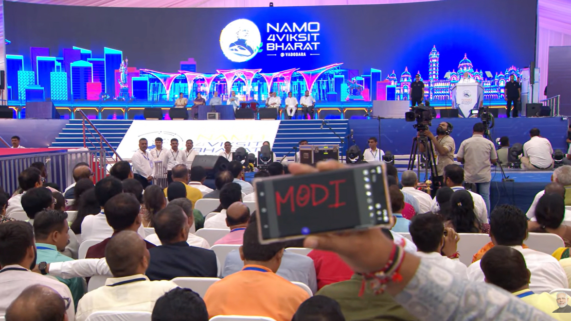 Everyone was seen displaying the name MODI on their phones.