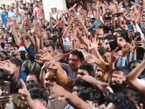 Surat Embroidery Workers Protest at Collector Office for Weekly Holiday