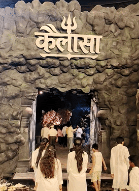 ઈલોરાની 16 નંબરની ગુફાની થીમ.