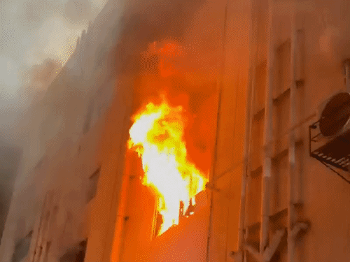 Fire Breaks Out at Salasar Textile Market in Surat Saroli | Latest Updates
