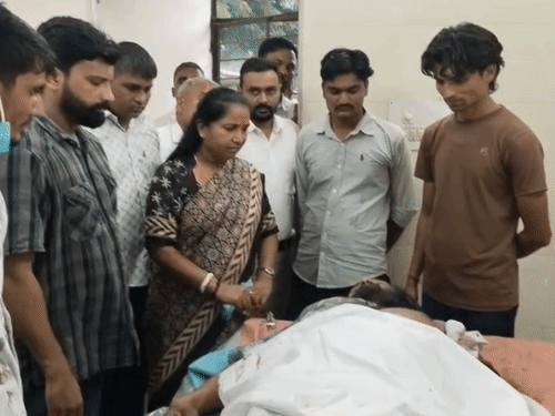 The MP expressed her emotions by placing her hand on Chandan Rathod’s head.