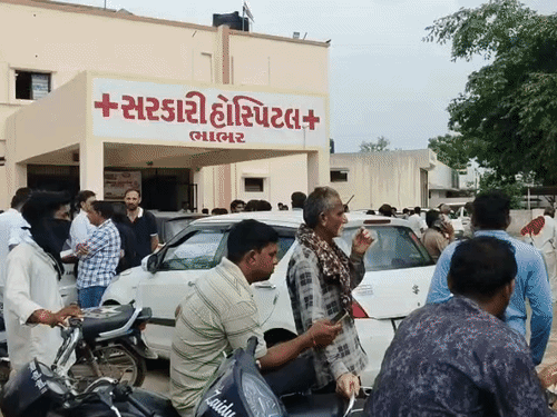 People, fans and the MP rushed to the hospital.