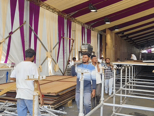 A team of more than 500 technicians, artisans and labourers working day and night continuously.