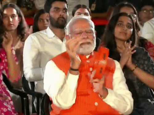 Bhajan Clubbing With PM Modi