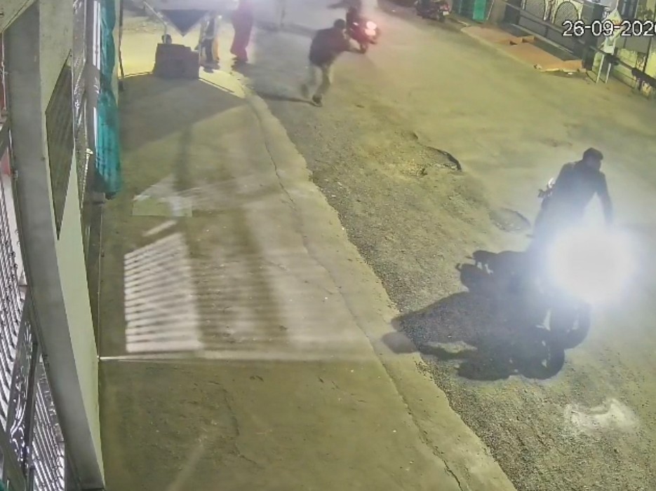 Vadodara Chain Snatching Incident; Woman Chases Snatcher Captured In CCTV