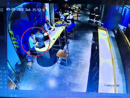 Navrangpura Purse Theft Case; Woman Steals Credit Card & Shops | CCTV Video
