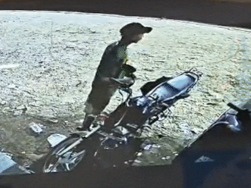 CCTV Reveals Bike Theft Suspect
