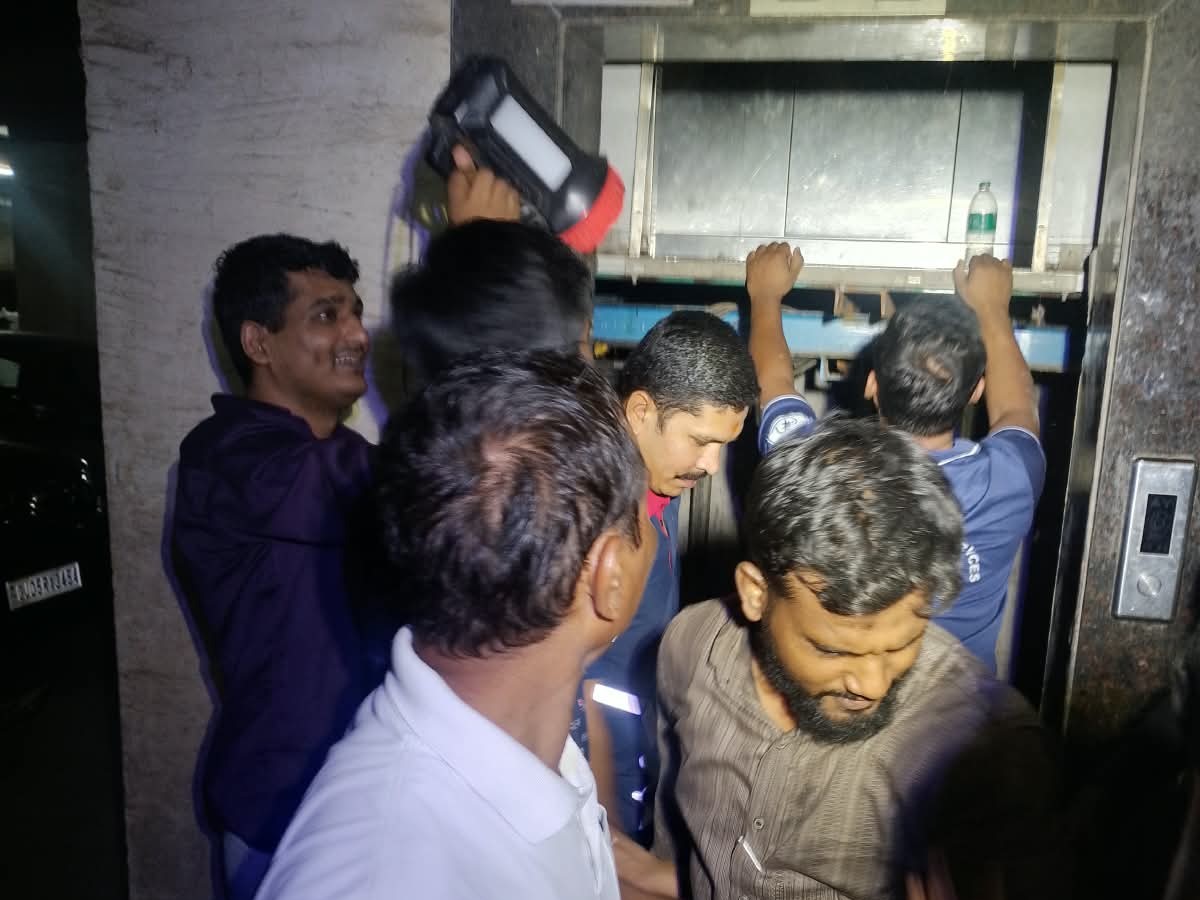 Surat Kuberji Textile Market Lift Accident; 6 People Rescued Safely