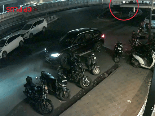 Ahmedabad Iskon Bridge Accident; Swift Car Crashes Into 3 Vehicles | CCTV