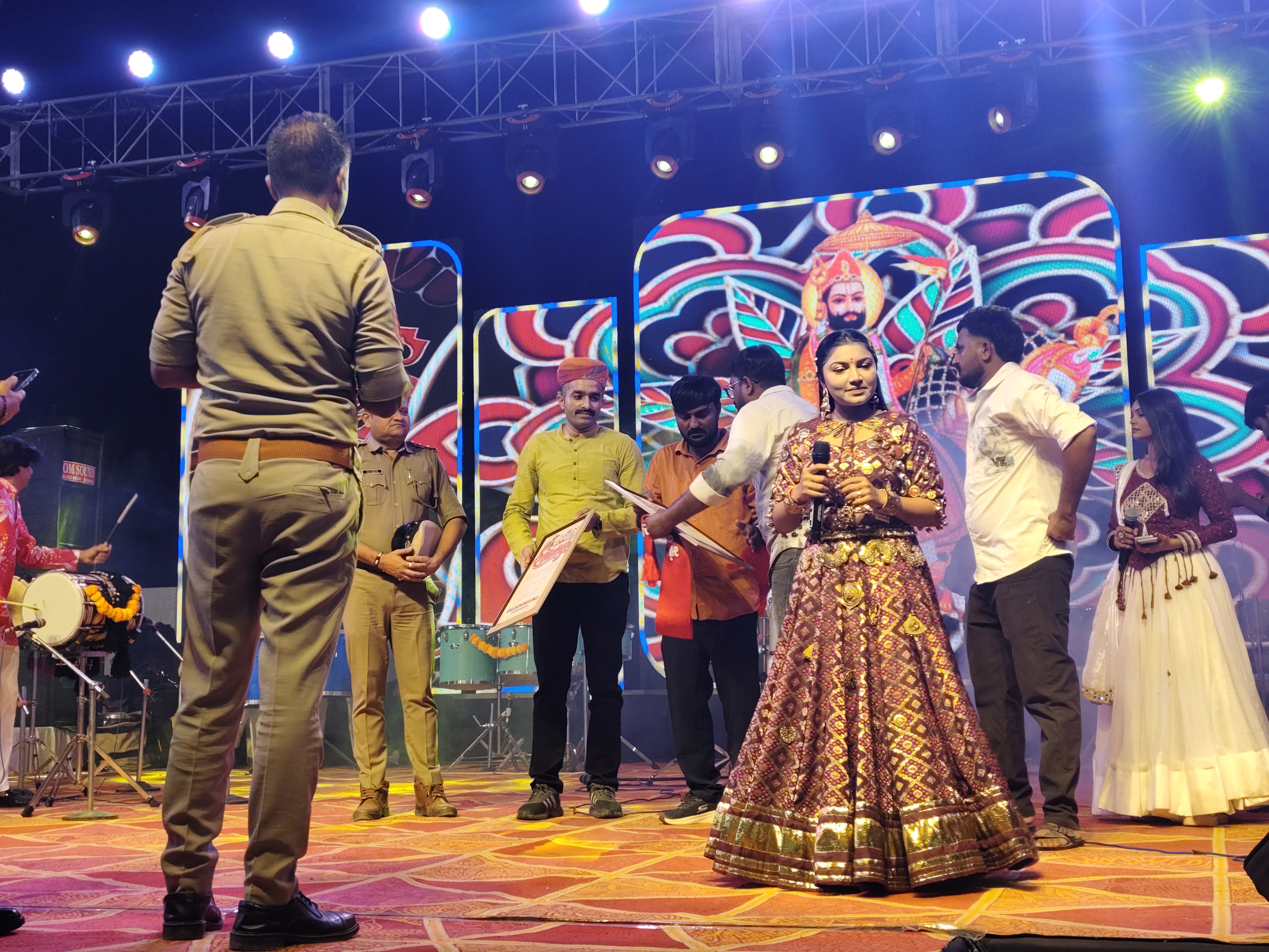 Radhanpur Navratri Inauguration: Lavingji Thakor, DYSP Perform Aarti | Garba