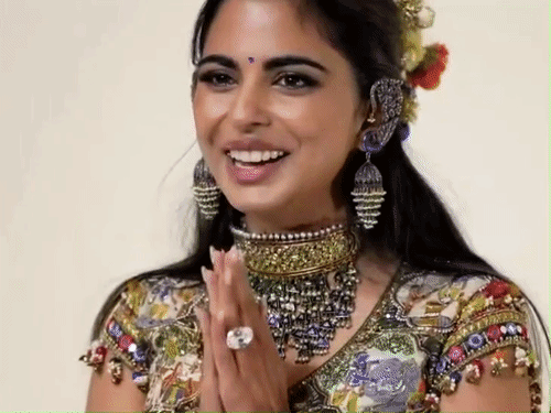 Isha Ambani Navratri Swadesh Torani Chaniya Choli Cost; 2000 Hours Craft  Radha Krishna Raas Work Details