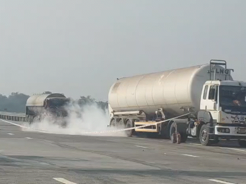Vadodara Delhi-Mumbai Expressway Accident; LNG Tanker Gas Leak Alert