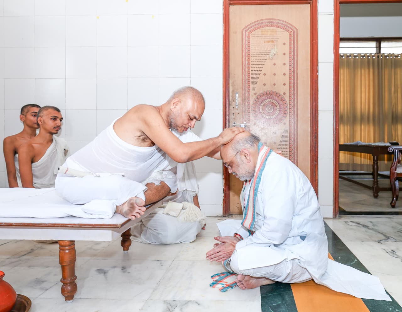 17 अक्टूबर को गृह मंत्री अमित शाह अहमदाबाद के पालडी में जैनाचार्य का आशीर्वाद लेने पहुंचे थे। इस दौरान उन्होंने अरिहा को जल्द भारत वापस लाने का वादा किया था।