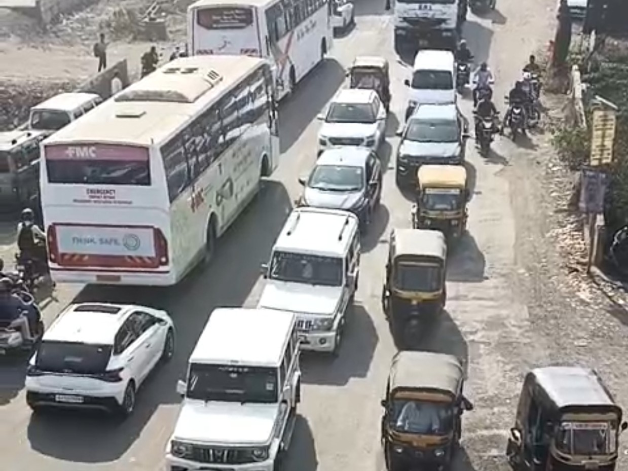 Ankleshwar Pratin Chokdi Overbridge Accident | Traffic Jam Crisis