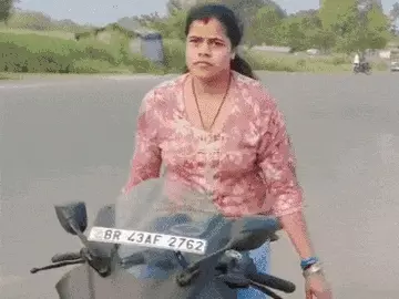 सोशल मीडिया पर वायरल हुए वीडियो के आधार पर महिला के खिलाफ कार्रवाई की गई। - Dainik Bhaskar