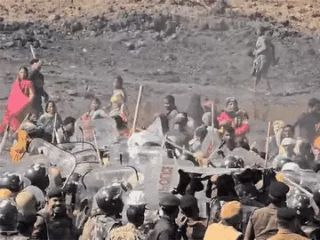 प्रशासनिक अधिकारी करीब 500 की संख्या में पुलिस बल के साथ पहुंचे थे। - Dainik Bhaskar