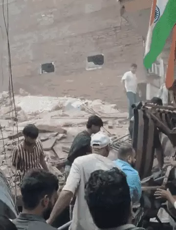 The entire part of the building has been reduced to rubble. - Bhaskar English