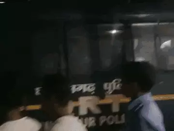 रायपुर स्थित होल्डिंग/डिटेंशन सेंटर भेजते समय की तस्वीर। - Dainik Bhaskar