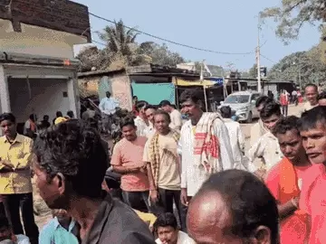खेतों में धान की फसल रौंदी, घरों को नुकसान - Dainik Bhaskar