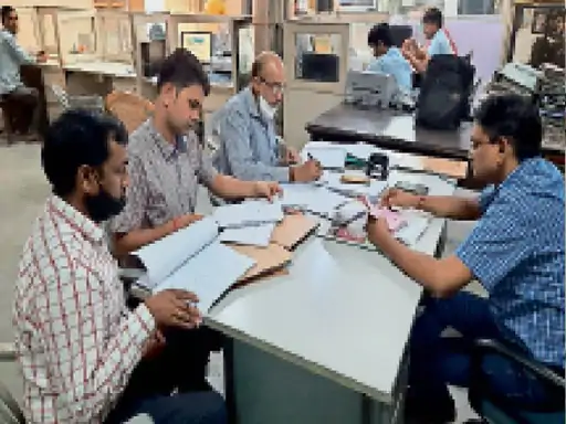 1.09 करोड़ रुपए का गबन: केंद्रीय सहकारी बैंक के कार्यवाहक मैनेजर और कैशियर सस्पेंड, 27.50 लाख रुपए लौटाए