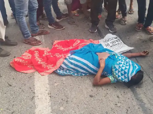 डॉक्टर को दिखाकर बाइक से घर लौट रहे थे दोनों,तेज रफ्तार रोडवेज ने मारी टक्कर