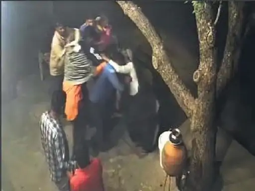 नौकरी लगाने के नाम पर ठगे 2.50 लाख रुपए, तगादा करने पर महिला को पीटा