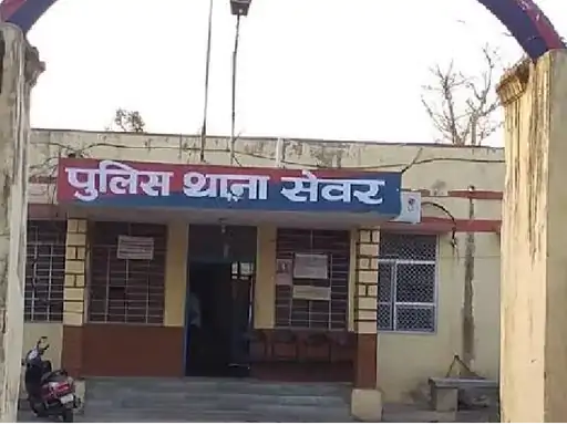 नाकाबंदी तोड़ पुलिस पर ट्रैक्टर चढ़ाने की कोशिश, दो बजरी माफिया गिरफ्तार