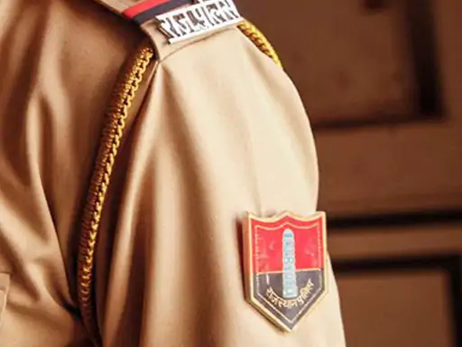 पुलिस से अभद्रता करने पर कार जब्त की, चालक ने मांगी माफी बोला देबारा ऐसा नहीं होगा